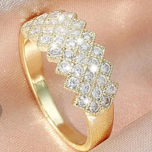 LAST CHANCE $$$**HP** NIP Gold rhinestone decor ring sz7 - Picture 4 of 5